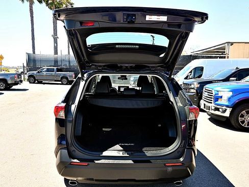 Used 2019 Toyota RAV4 XLE Premium w/ Carpet Mat Package FWD image 8