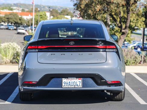 Certified 2023 Toyota Prius XLE image 7
