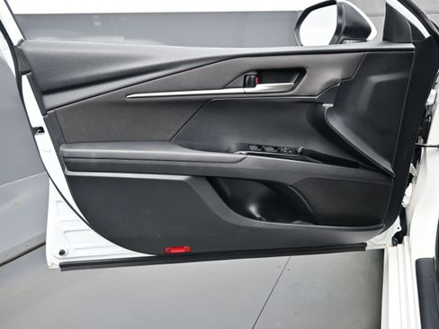 Used 2025 Toyota Camry LE FWD image 9
