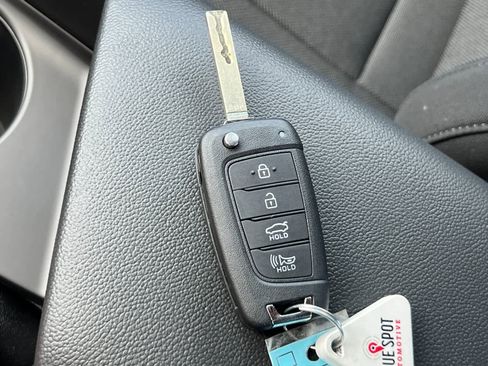 New 2025 Hyundai Elantra SE image 25