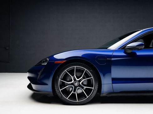 Used 2023 Porsche Taycan w/ Premium Package image 17