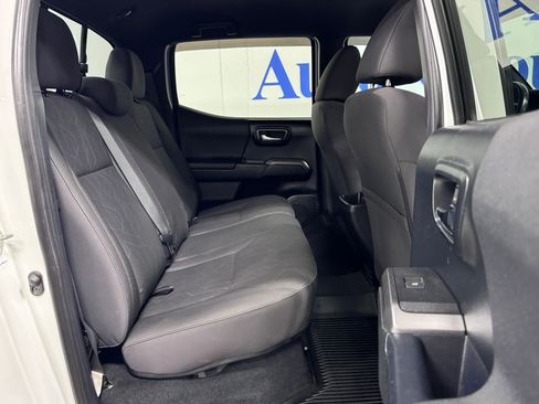 Used 2016 Toyota Tacoma TRD Off-Road w/ Towing Package image 15