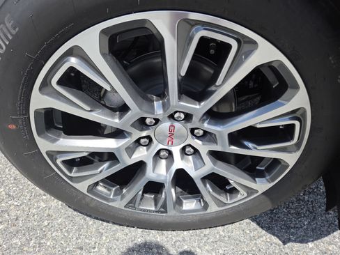 New 2026 GMC Yukon Denali w/ Denali Reserve Package AWD/4WD image 15