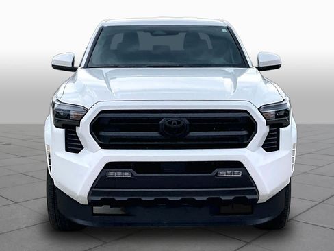Used 2025 Toyota Tacoma SR5 AWD/4WD image 4