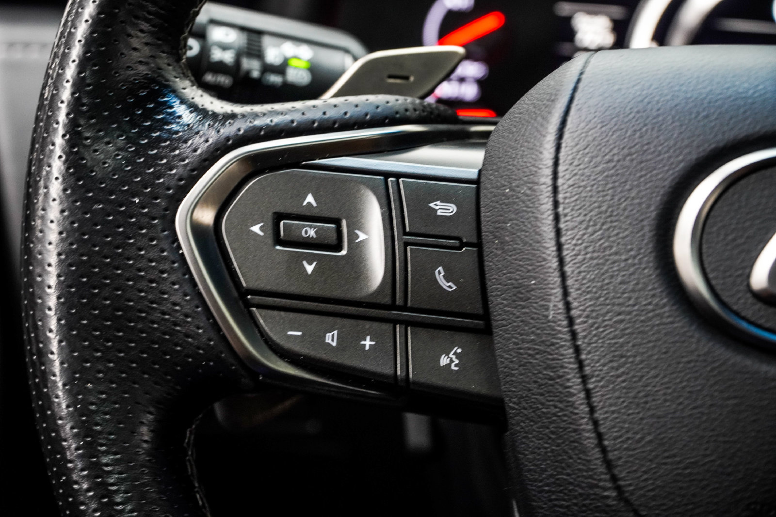 Used 2023 Lexus LX 600 F Sport AWD/4WD image 34
