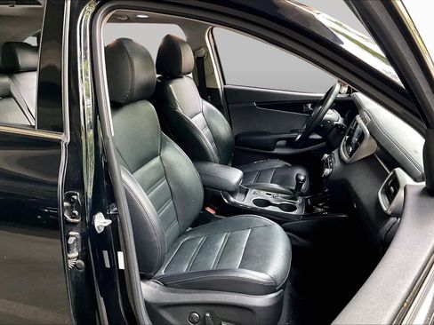 Used 2019 Kia Sorento SX w/ SX Touring Package AWD/4WD image 8