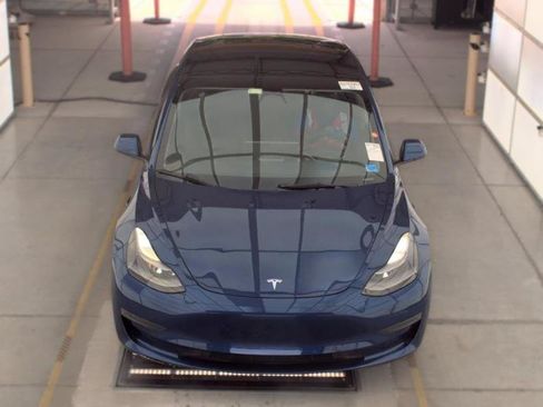 Used 2022 Tesla Model 3 Standard Range RWD image 3