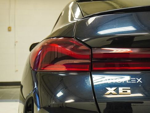 Used 2021 BMW X6 M50i w/ Executive Package image 43