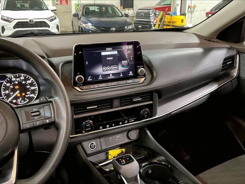 Used 2023 Nissan Rogue SV image 7