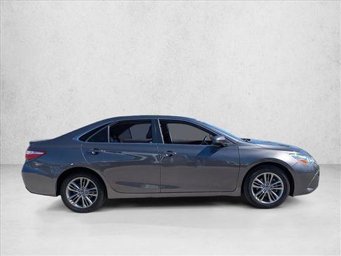 Used 2016 Toyota Camry SE image 4