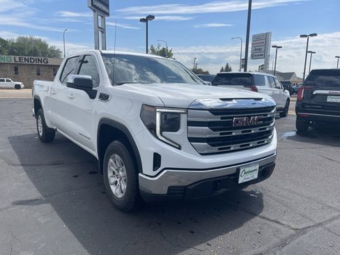 Used 2025 GMC Sierra 1500 SLE w/ Preferred Package image 6