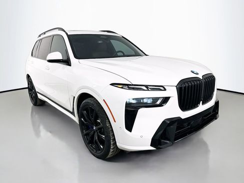 Certified 2025 BMW X7 xDrive40i w/ Executive Package image 3