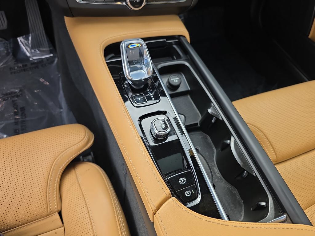 Certified 2025 Volvo V90 B6 Cross Country Ultra AWD/4WD image 30