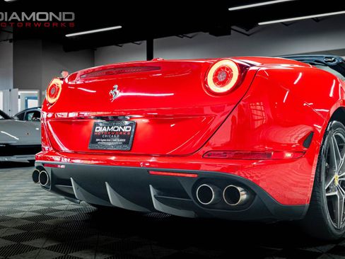 Used 2015 Ferrari California T image 25