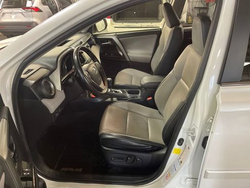 Used 2016 Toyota RAV4 Limited image 9
