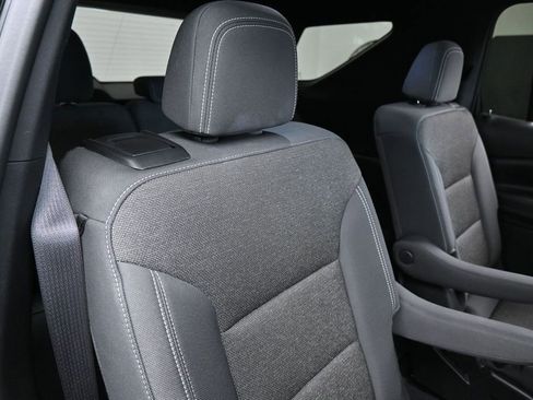 Used 2025 Chevrolet Traverse LT FWD image 38