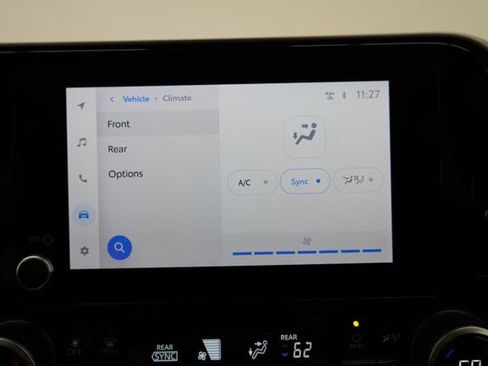 Used 2024 Toyota Highlander LE AWD/4WD image 32