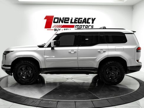 Used 2025 Lexus GX 550 w/ Accessory Package (2T) AWD/4WD image 13