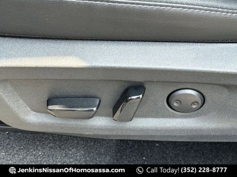 Certified 2025 Nissan Murano SV FWD image 32