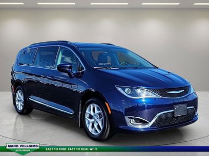 Used 2017 Chrysler Pacifica Touring-L w/ Tire & Wheel Group