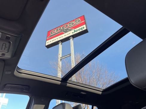 Used 2021 Chevrolet Suburban RST w/ Luxury Package image 3