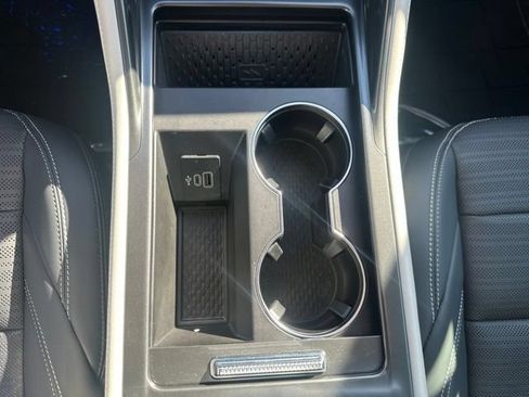 Used 2025 Lincoln Nautilus Reserve AWD/4WD image 16
