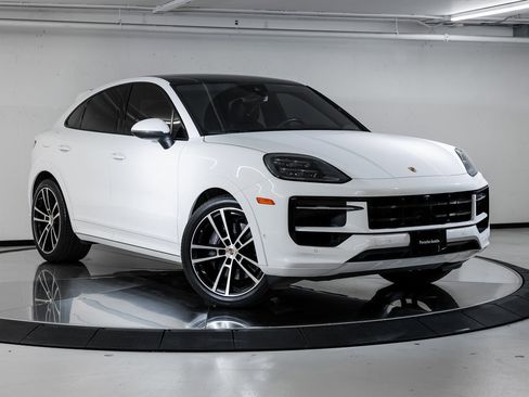 Certified 2024 Porsche Cayenne image 9