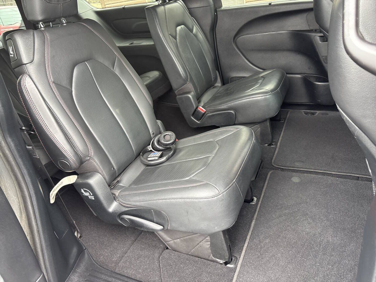 Used 2020 Chrysler Pacifica Touring-L FWD image 9