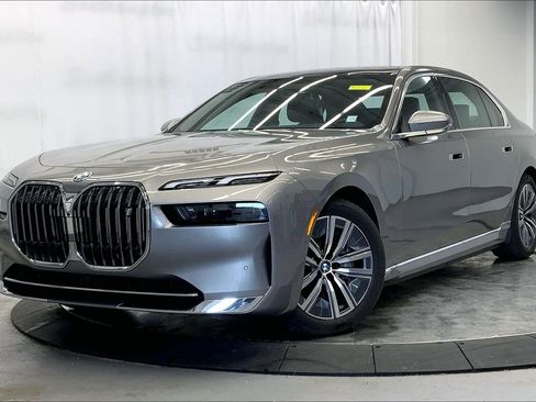 Used 2024 BMW i7 eDrive50 RWD image 1
