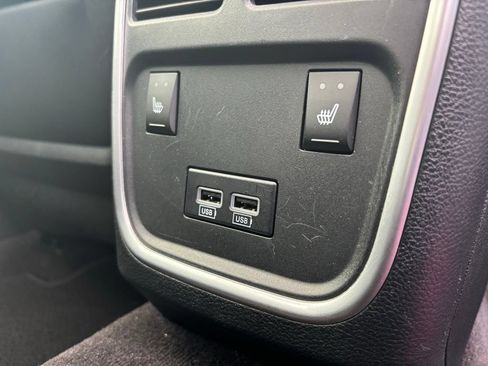 Used 2017 Chrysler 300 C Platinum w/ Safetytec Plus Group RWD image 19