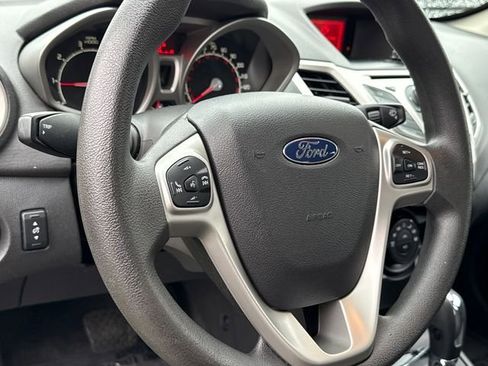 Used 2013 Ford Fiesta SE image 18