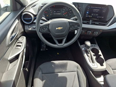 New 2026 Chevrolet Trax LS w/ LS Convenience Package FWD image 7