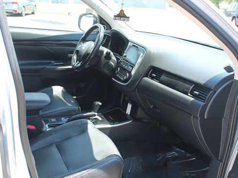 Used 2017 Mitsubishi Outlander SEL FWD image 24