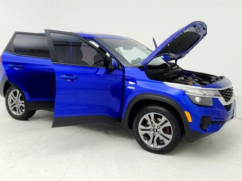 Used 2023 Kia Seltos LX image 13