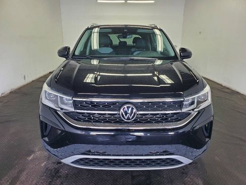 Used 2024 Volkswagen Taos SE w/ Black Wheel Package FWD image 2