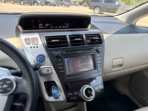 Used 2013 Toyota Prius V Five image 17