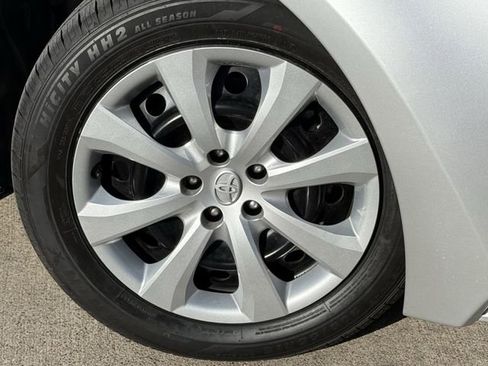 Used 2022 Toyota Corolla LE image 7
