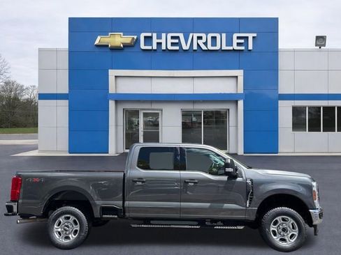 Used 2025 Ford F250 XLT w/ Snow Plow Prep Package AWD/4WD image 8