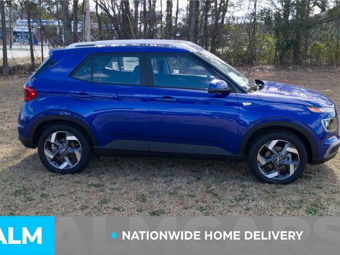 Used 2025 Hyundai Venue Limited image 5