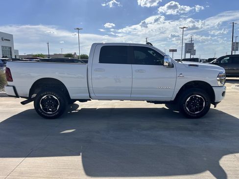 Used 2026 RAM 2500 Laramie AWD/4WD image 2