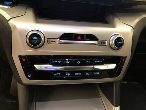 Used 2022 Ford Explorer XLT w/ Equipment Group 202A image 22