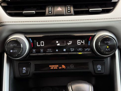 Used 2022 Toyota RAV4 XLE Premium image 38