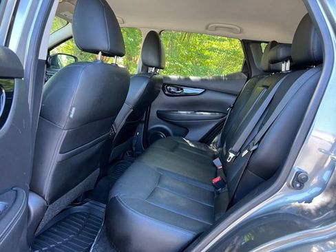 Used 2017 Nissan Rogue Sport SL AWD/4WD image 16
