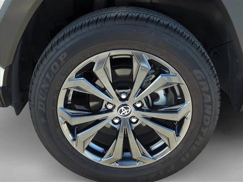 Used 2024 Toyota RAV4 XLE Premium image 5