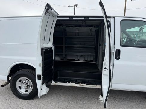 Used 2018 Chevrolet Express 2500 w/ Enhanced Convenience Package image 12