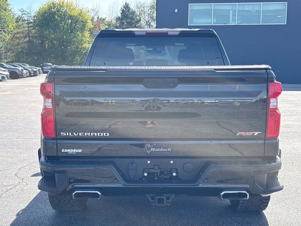 Used 2022 Chevrolet Silverado 1500 RST AWD/4WD image 3