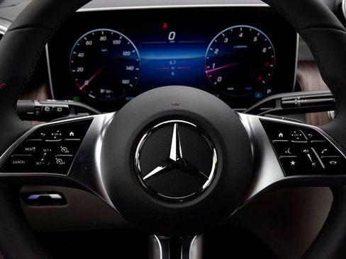 New 2026 Mercedes-Benz GLC 300 image 22