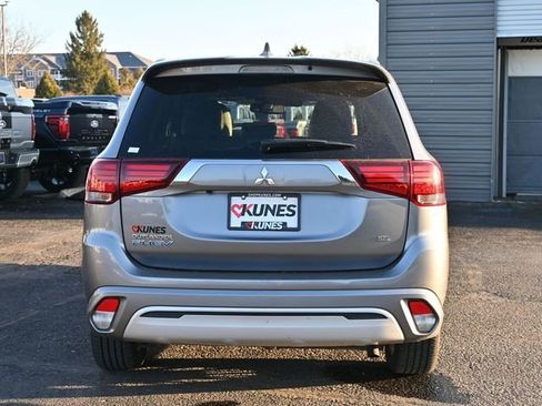 Used 2022 Mitsubishi Outlander 4WD Plug-In Hybrid image 6