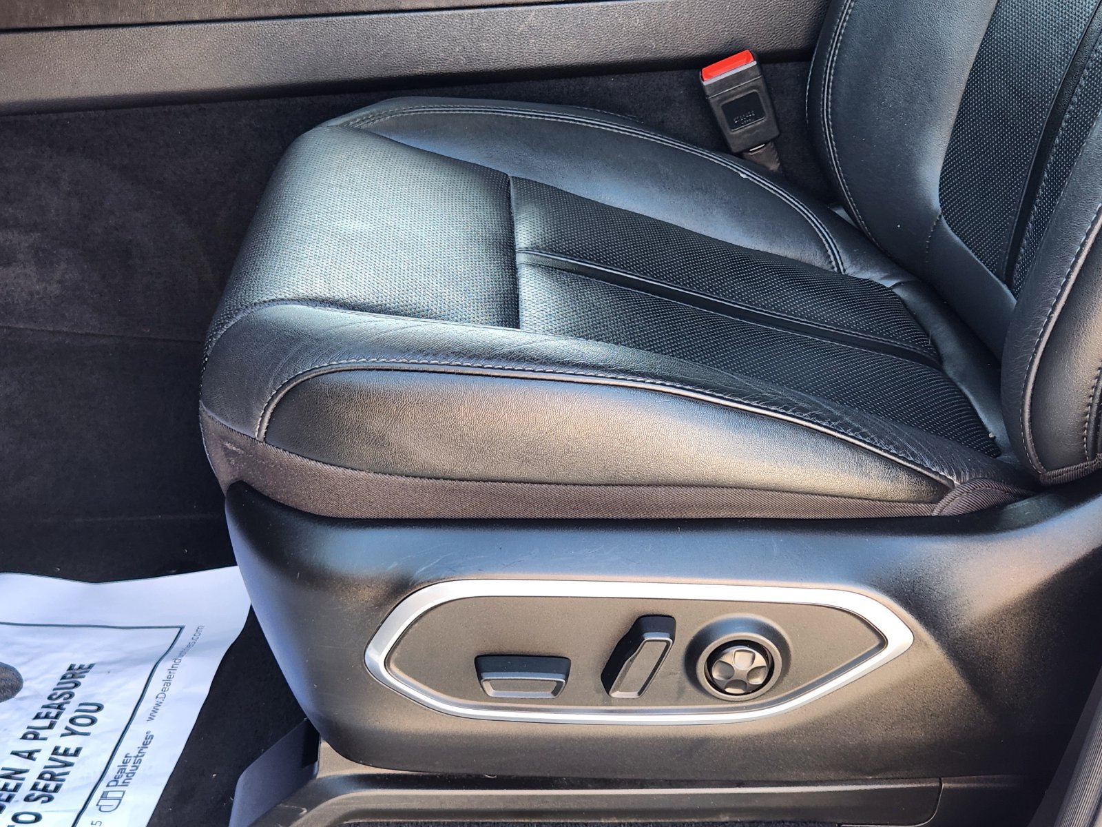 Used 2024 Jeep Wagoneer L Series II w/ Flexible Seating Group RWD image 25