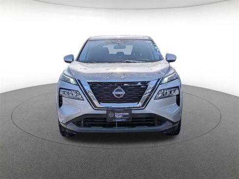 Used 2023 Nissan Rogue SV image 2